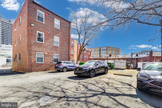 Building Photo - 1726 N Quinn St