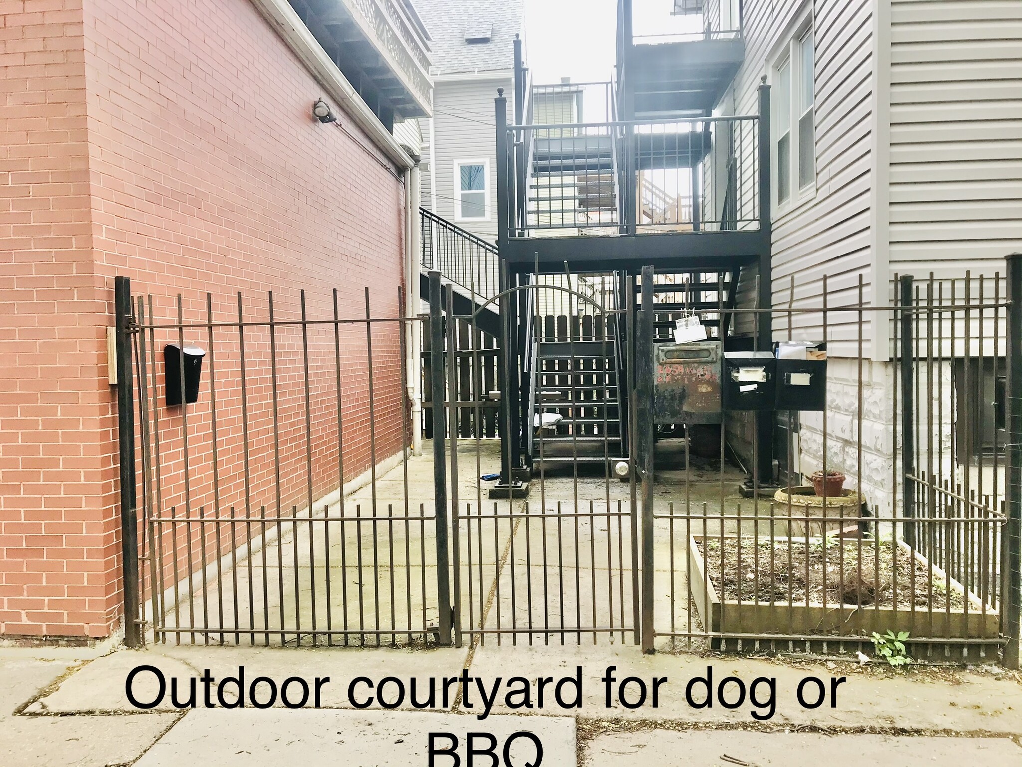 Gated courtyard/ BBQ grill or dog area - 2659 W Armitage Ave