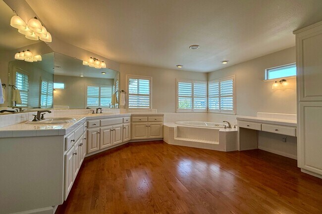 Building Photo - 1876 Heritage Way