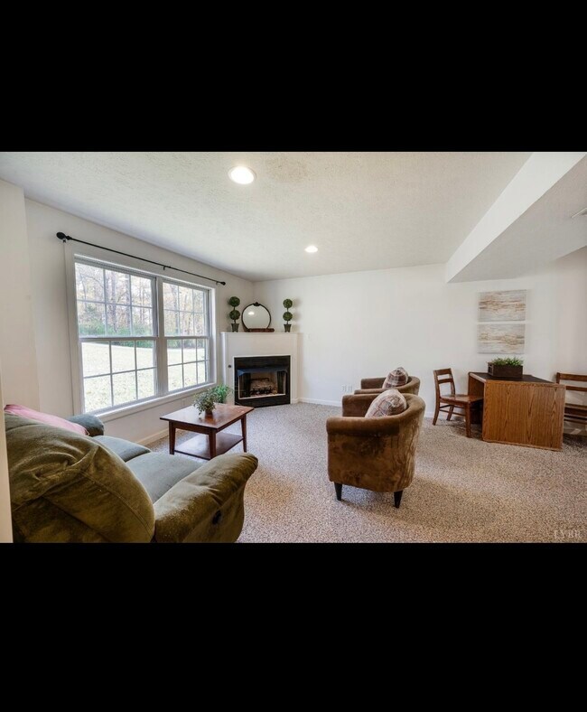 Building Photo - 224 Dove Ct