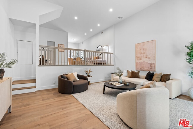 Building Photo - 3516 Vía Dolce