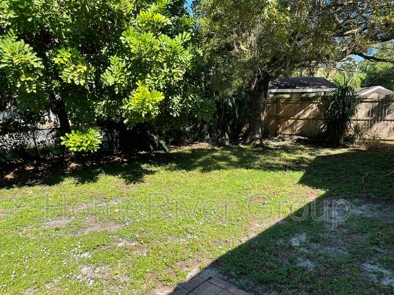 Building Photo - 1433 Covington Cir W