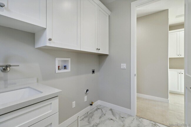 Building Photo - 2942 Copley Ave