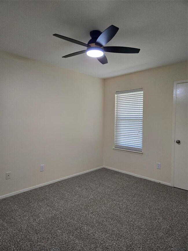 Building Photo - 6704 Clubway Ln
