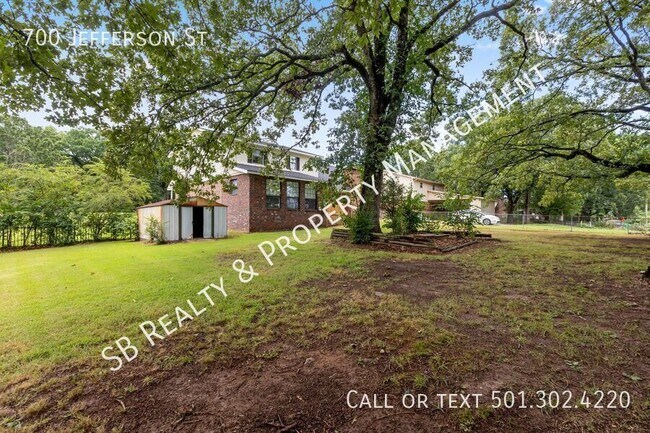 Building Photo - 700 Jefferson Dr