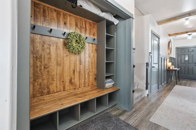 Building Photo - 304 Cliff Swallow Ave