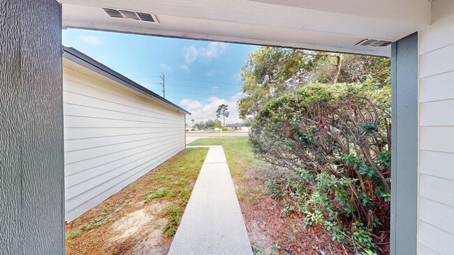 Building Photo - 3 BED/ 2 BATH HOME IN DELTONA!