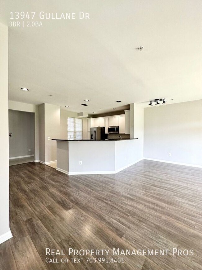 Building Photo - 3 Bedroom Smart Home with Car Charger!