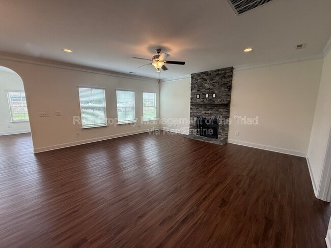 Building Photo - 5741 Marblehead Dr