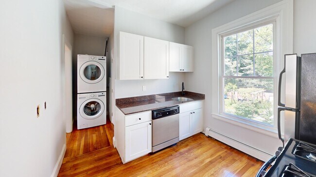 Primary Photo - 28 Avon St