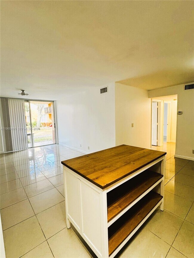 Building Photo - 10725 Cleary Blvd