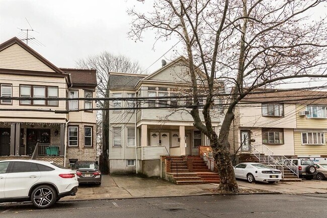 Building Photo - 342 Ave E