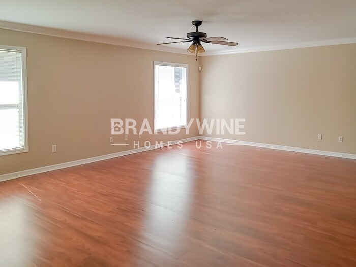 Building Photo - 8810 N Orangeview Ave