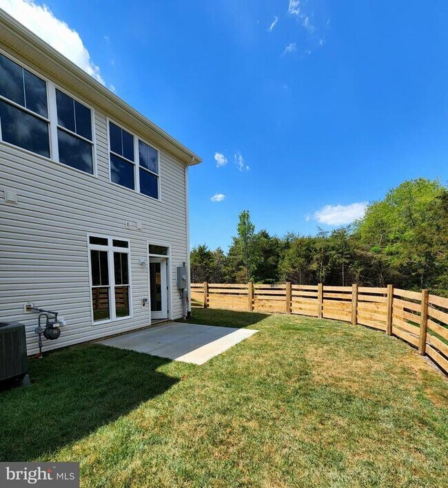 Building Photo - 111 Coralyrose Ct