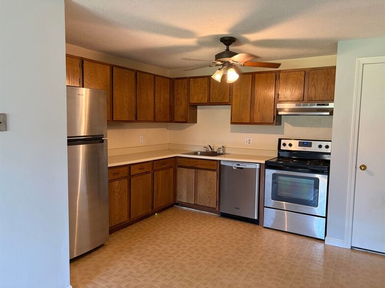 Building Photo - 804 White Cedar Blvd