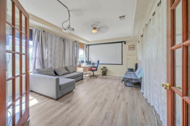 Building Photo - 3912 Coopers Hawk Cove