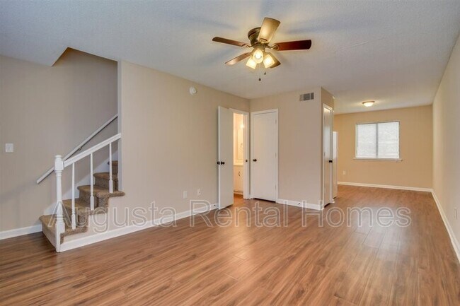 Building Photo - 3508 Woodlake Rd