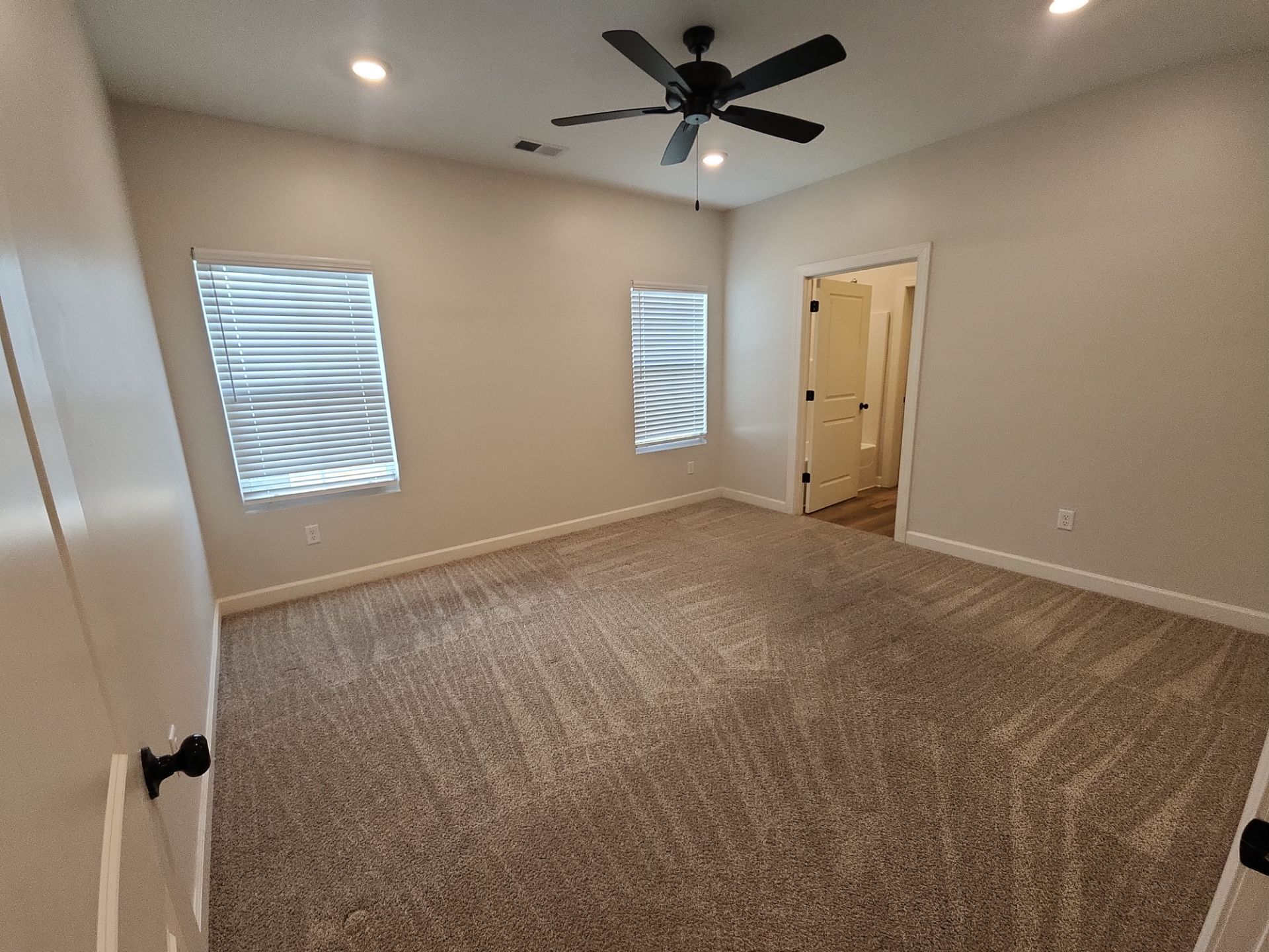 Building Photo - 390 N Liberty St