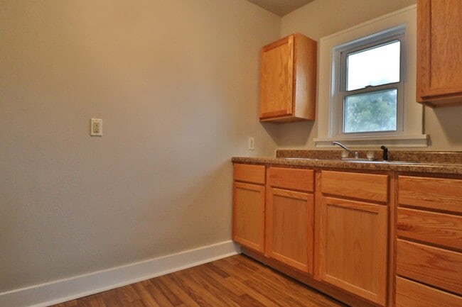 Building Photo - 3225 N Lewis Ave