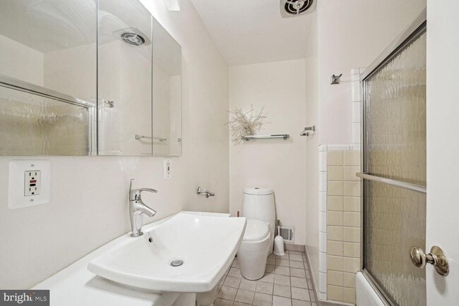 Building Photo - 7009 Capitol View Dr