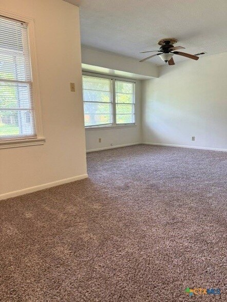 Building Photo - 1704 Smith Dr