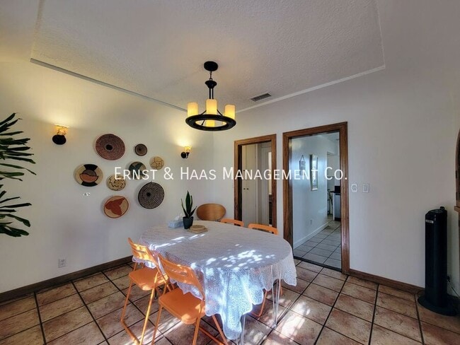 Building Photo - 1911 Cedar Ave