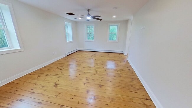 Building Photo - Single Family Farm House
