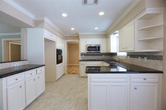 Building Photo - 5914 Arboles Dr