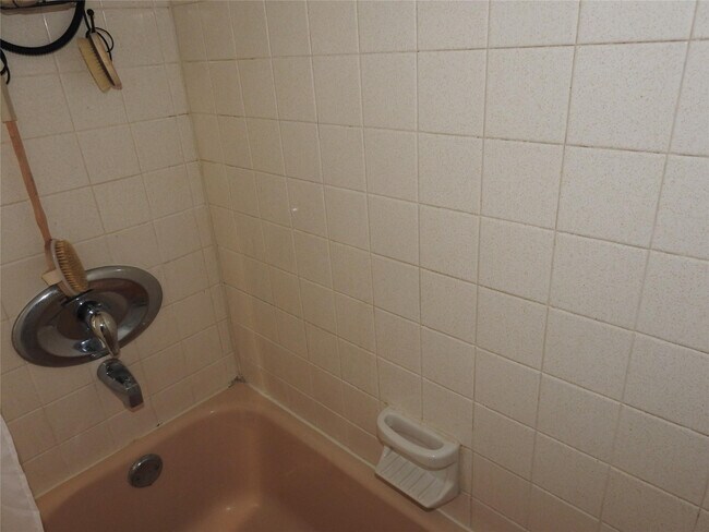 Building Photo - 1600 NE 3rd Ave