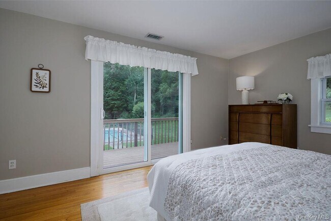 Building Photo - 116 Schoolhouse Ln