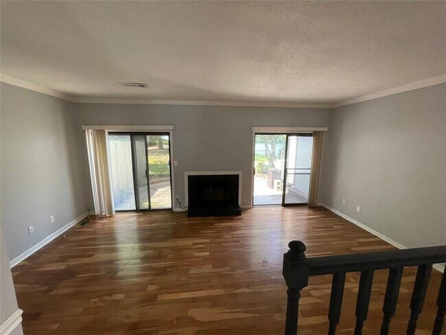 Building Photo - 1020 Country Ct