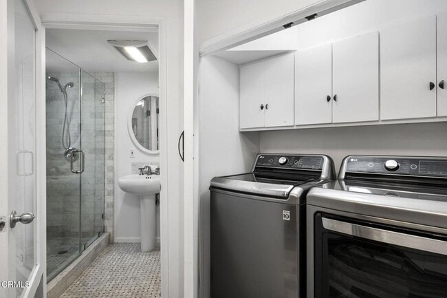 Building Photo - 3551 Dixie Canyon Pl