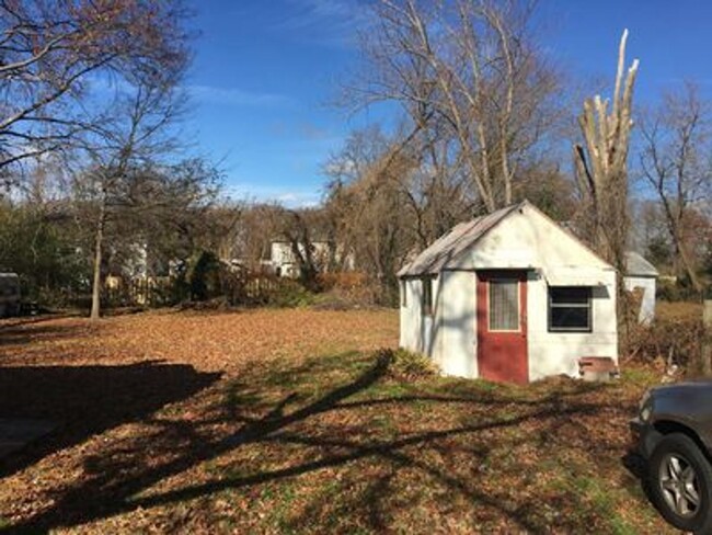 Building Photo - 2 bedroom house in Fulton Hill; Big yard, ...