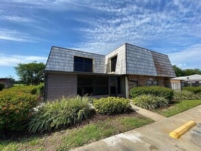 Building Photo - 2949 Poplar Ave