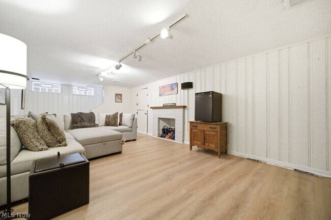 Building Photo - Beautiful 4-Bedroom Brick Colonial in University Heights