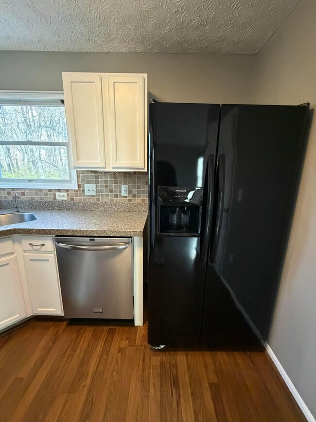 Building Photo - 8735 Olenbrook Dr