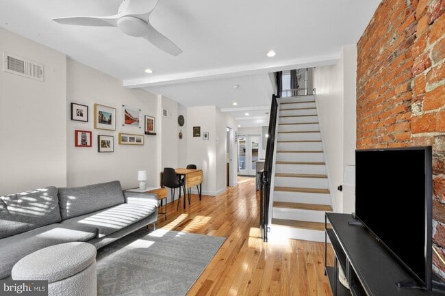 Building Photo - 741 Watkins St