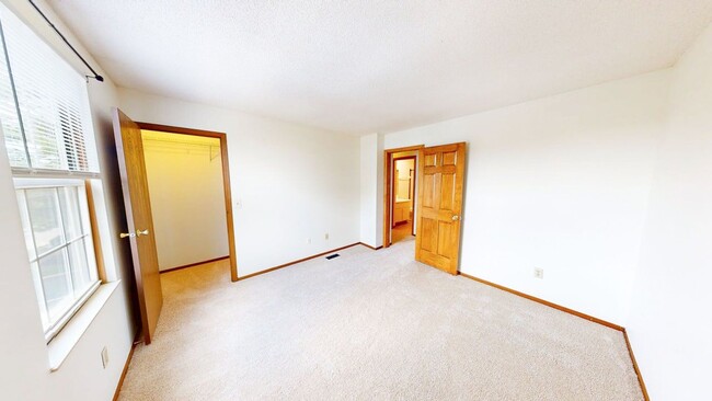 Building Photo - 5067 Stoneybrook Blvd