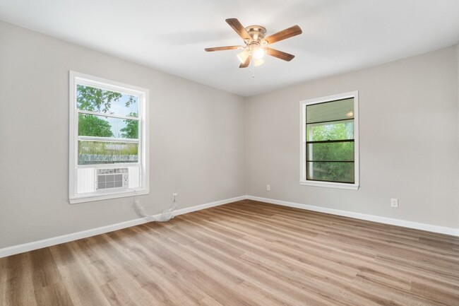 Building Photo - 407 Lovera Blvd