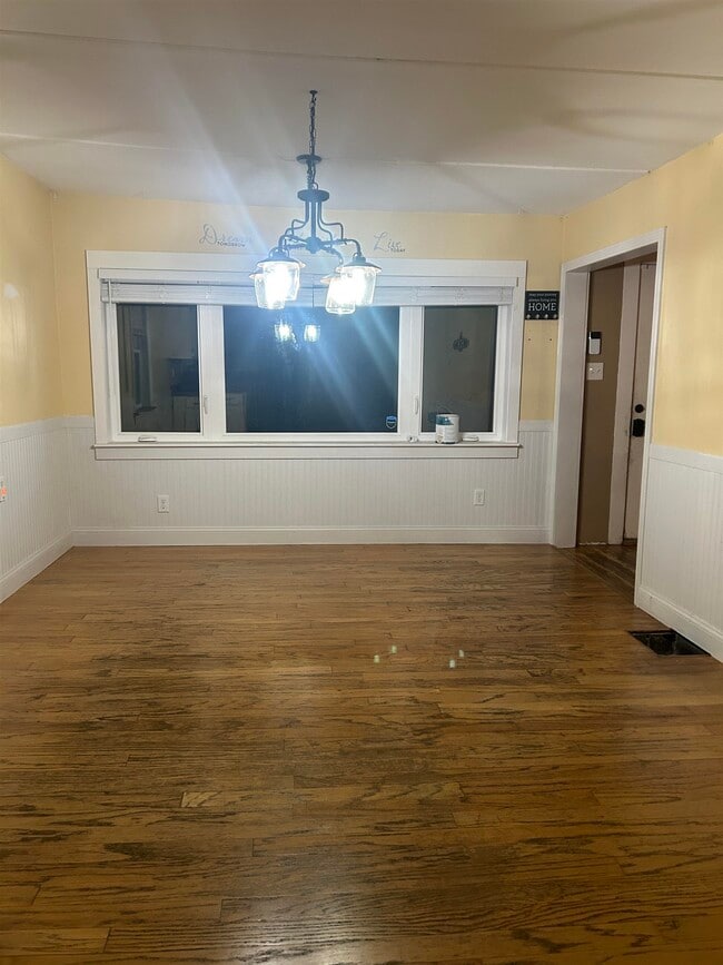 Building Photo - 293 Bear Hill Rd