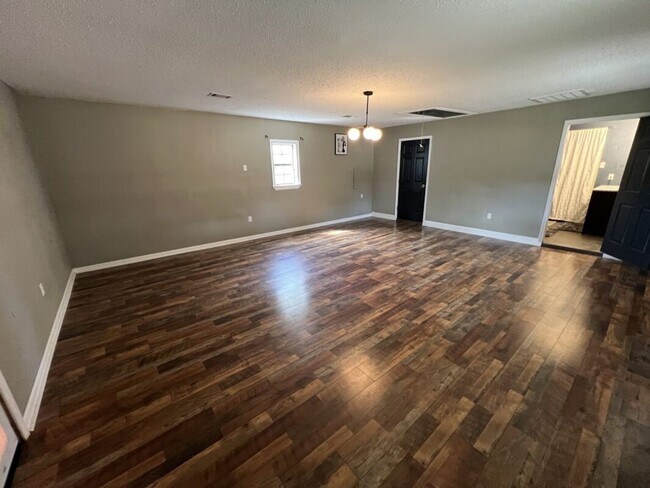 Building Photo - 8725 Fairoaks St