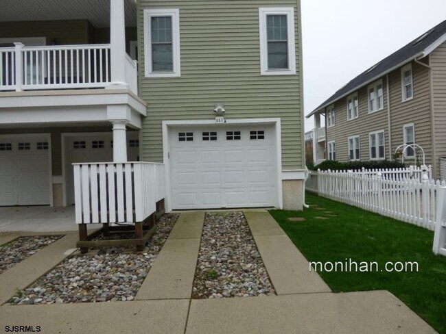 Building Photo - 857 St Charles Pl