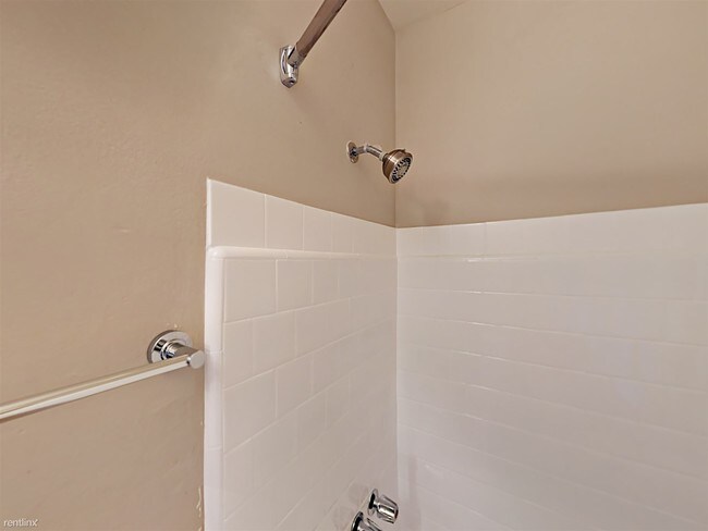 Building Photo - Studio, 1 bath  - 617 S 9th St Apt 13 Apt 13