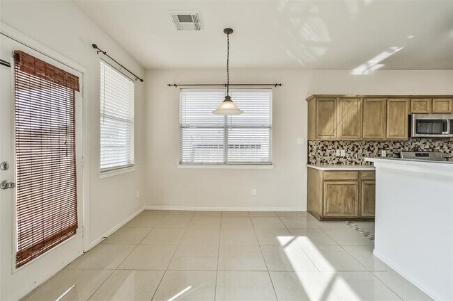 Building Photo - 911 Merlin Roost Ct