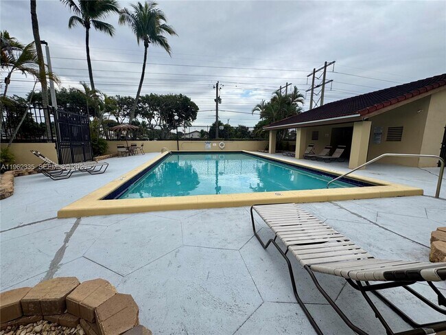 Building Photo - 6375 SW 136th Ct