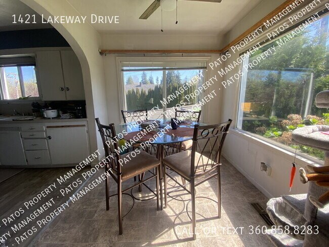 Building Photo - 1421 Lakeway Dr