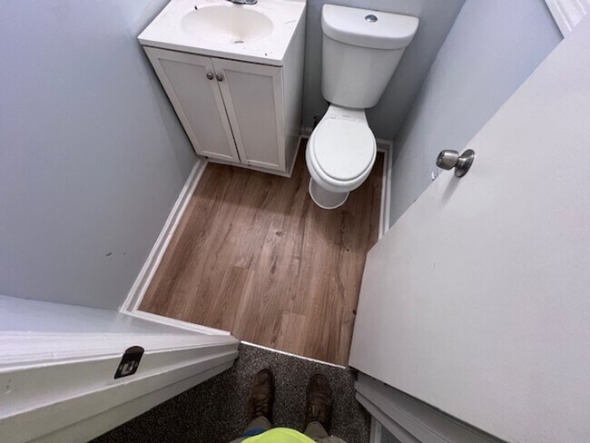 Building Photo - Move In Ready Spacious & Beautiful 3 Bedroom Duplex Unit Available!!!