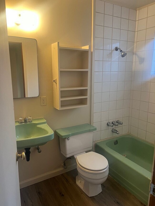 Building Photo - Cozy 1Bd 1Ba apartment! Available now! Call me today