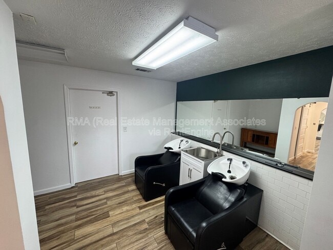 Building Photo - 1731 Newnan Rd