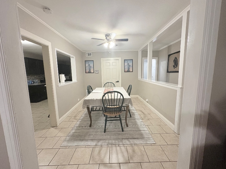 Building Photo - 1211 W 3rd St